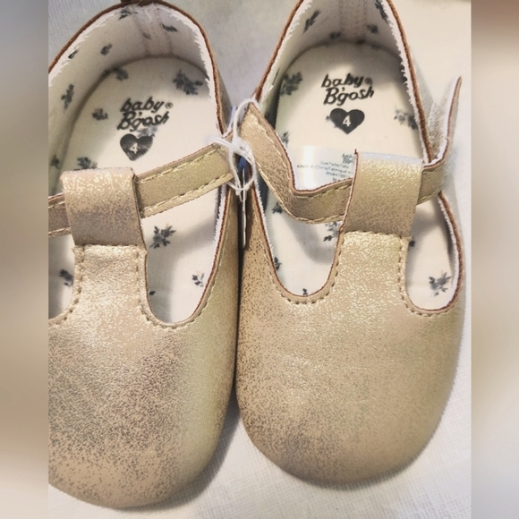 OshKosh B'gosh Other - Part Of 4/$25 Deal!!!!   Baby B'Gosh Baby Gold Shoes Sz 4